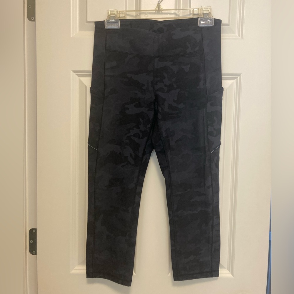 Lululemon Speed Up Crop 21” - size 8